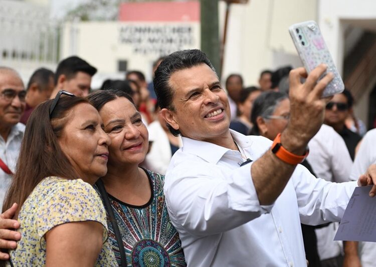 Entrega alcalde obra de beneficio colectivo en la Magisterial