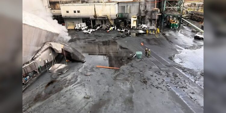Explosión de tanque químico en planta papelera en EUA