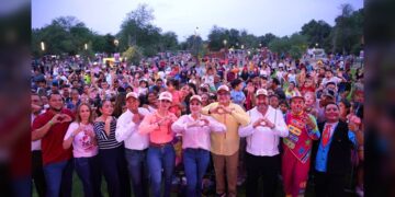 Familias celebran el ‘Día del Niño’ en un festival del Gobierno y DIF NLD