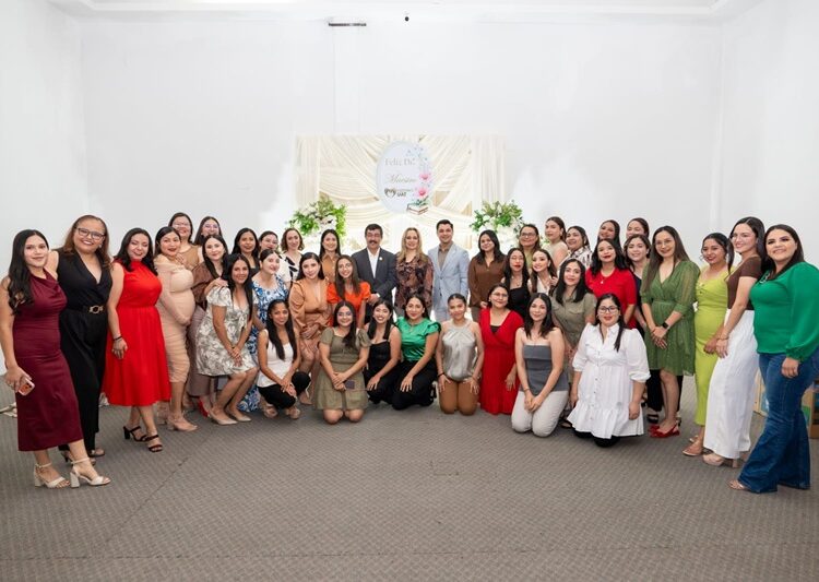 Festejan a maestros de Familia UAT