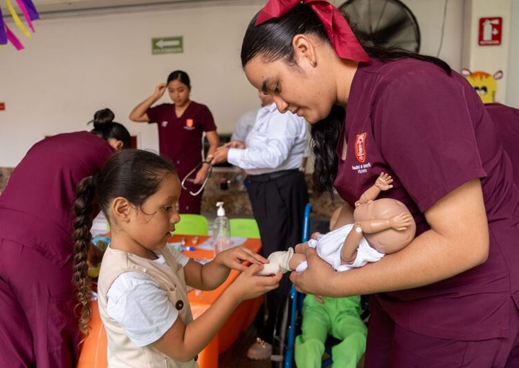 Fomenta UAT nuevas vocaciones acercando a la infancia al entorno universitario