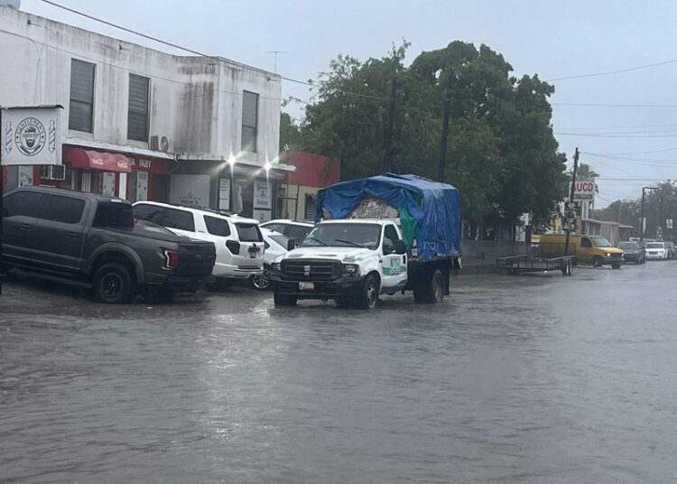 Fuertes lluvias acumulan 2.5 pulgadas de agua en Matamoros