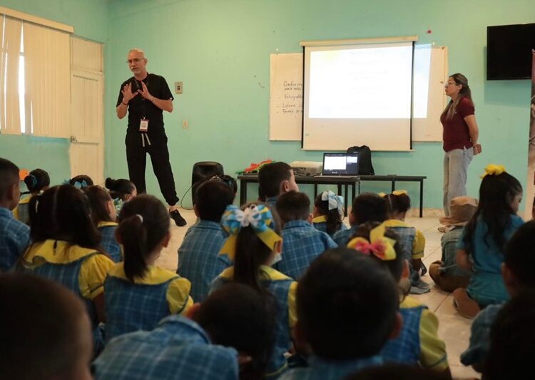 Gobierno Municipal fomenta el respeto y cuidado animal en escuelas de NLD