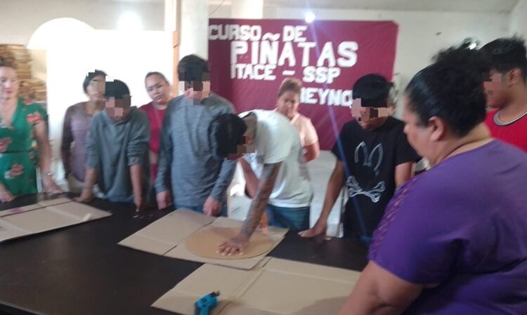 Imparte ITACE taller de elaboración de piñatas a adolescentes en conflicto con la Ley Penal