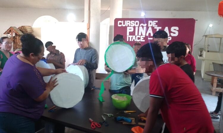 Imparte ITACE taller de elaboración de piñatas a adolescentes en conflicto con la Ley Penal