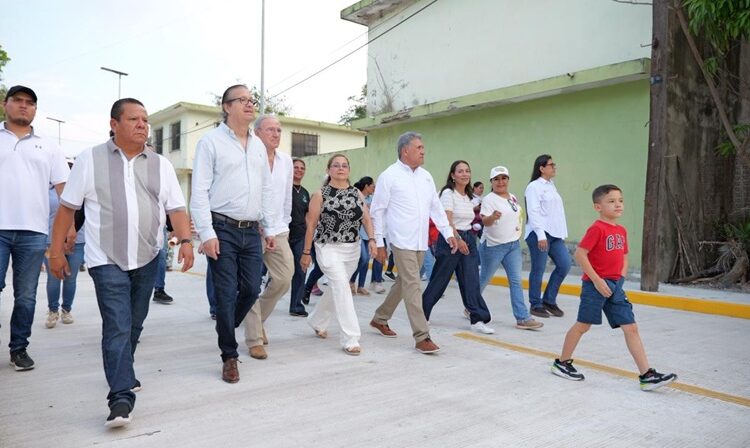 Inaugura Armando Martínez más obras de pavimentación en Altamira