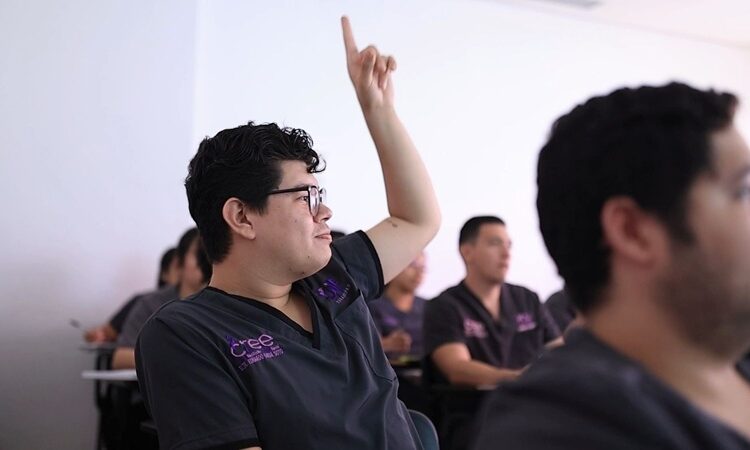 Inicia CREE entrega de fichas para examen de admisión de la ‘Licenciatura en Terapia Física’