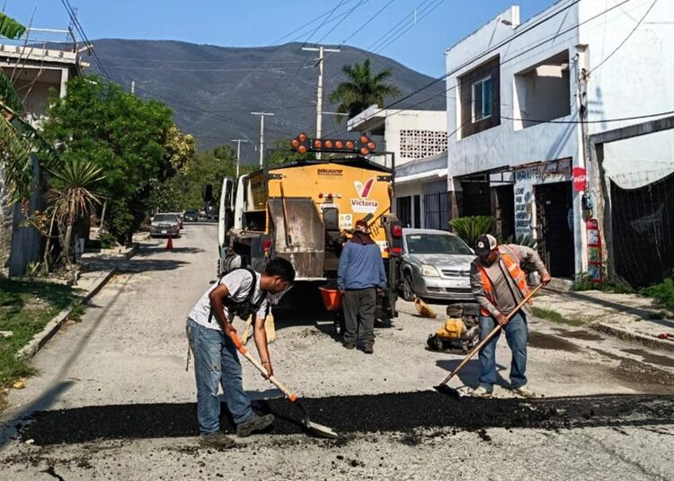Intensifican acciones de rehabilitación de vialidades en la Capital