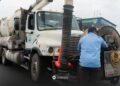 JAD de Matamoros limpia red pluvial en avenida Lauro Villar para prevenir encharcamientos