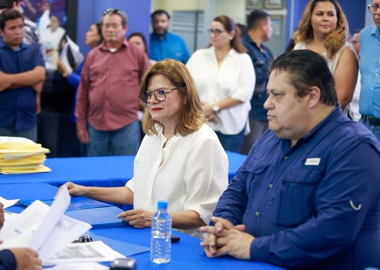 Omeheira López y Garza De Coss oficializan su registro por la dirigencia del PAN