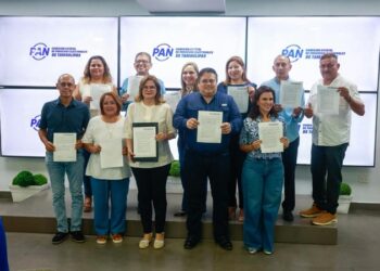 Omeheira López y Garza De Coss oficializan su registro por la dirigencia del PAN