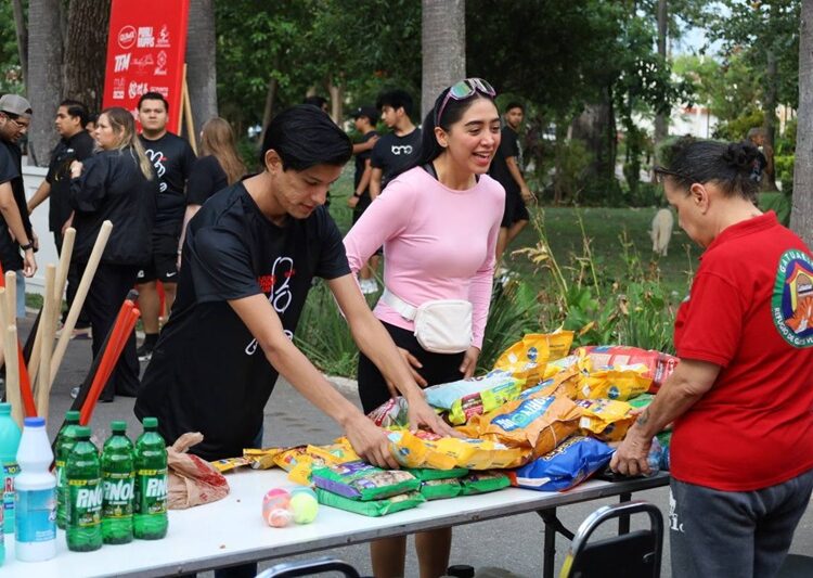 Participan Lucy y Lalo en carrera con causa del IVJUVE