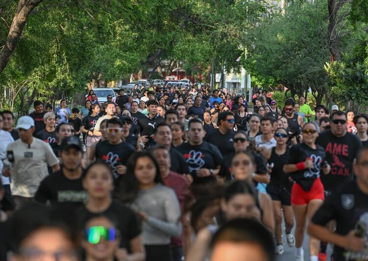 Participan Lucy y Lalo en carrera con causa del IVJUVE