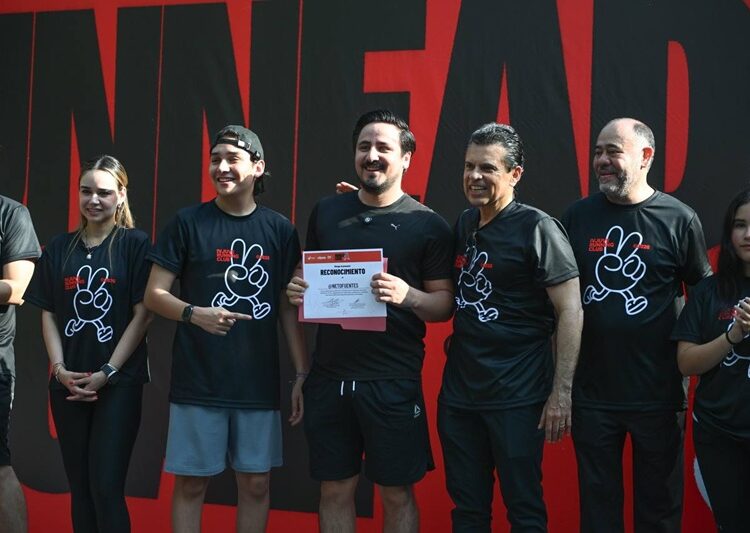 Participan Lucy y Lalo en carrera con causa del IVJUVE