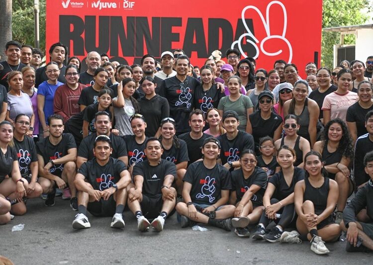 Participan Lucy y Lalo en carrera con causa del IVJUVE