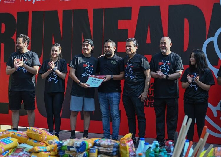 Participan Lucy y Lalo en carrera con causa del IVJUVE