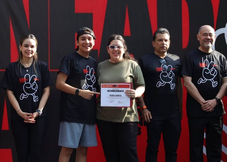 Participan Lucy y Lalo en carrera con causa del IVJUVE