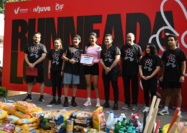Participan Lucy y Lalo en carrera con causa del IVJUVE
