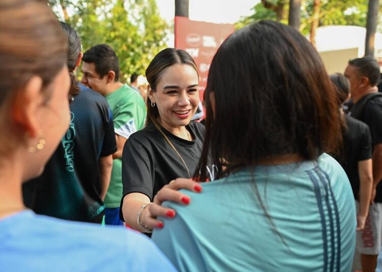 Participan Lucy y Lalo en carrera con causa del IVJUVE