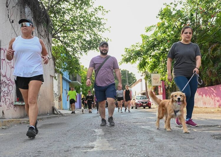 Participan Lucy y Lalo en carrera con causa del IVJUVE