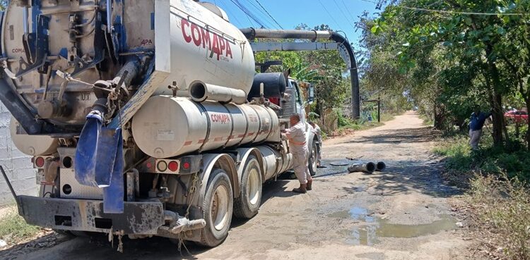 Proporciona COMAPA Altamira mantenimiento a pozos de visita