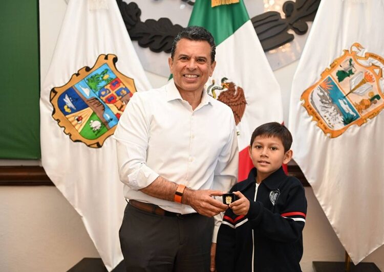 Recibe Lalo Gattás a niños victorenses que participarán en evento nacional de rondallas