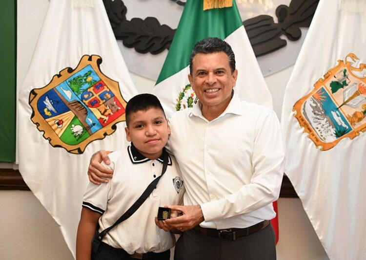 Recibe Lalo Gattás a niños victorenses que participarán en evento nacional de rondallas