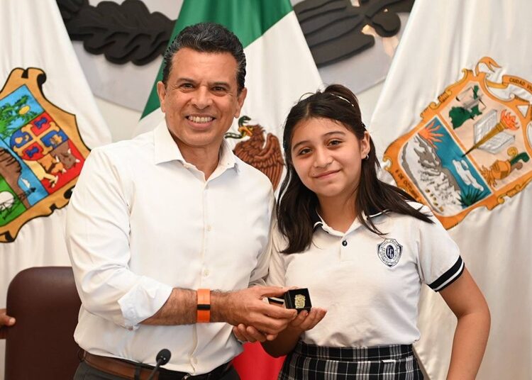 Recibe Lalo Gattás a niños victorenses que participarán en evento nacional de rondallas