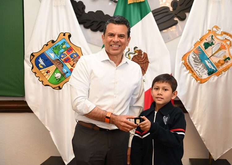 Recibe Lalo Gattás a niños victorenses que participarán en evento nacional de rondallas