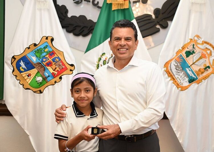 Recibe Lalo Gattás a niños victorenses que participarán en evento nacional de rondallas