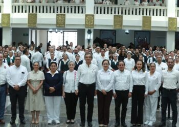 Reconoce AVA a enfermeras y enfermeros como “la máxima expresión del humanismo”