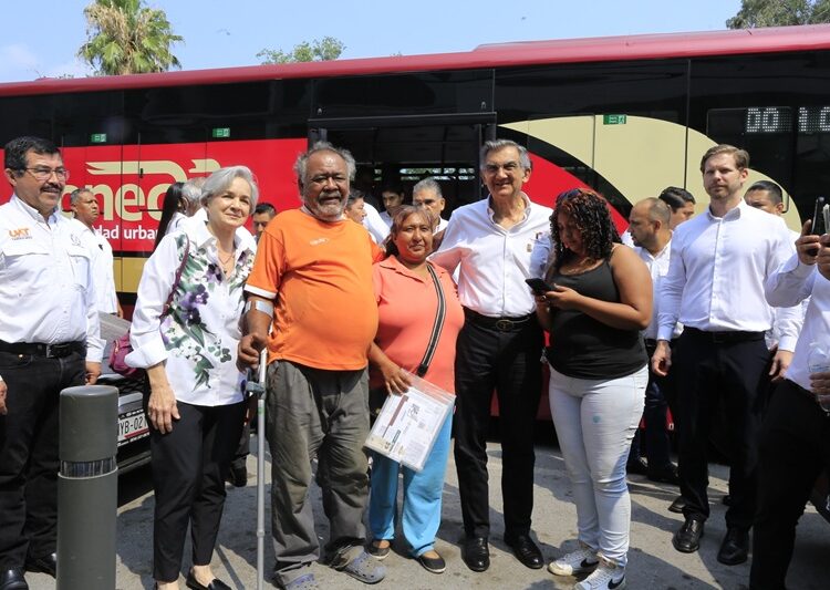 Reconoce el gobernador Américo Villarreal estándares de excelencia de la UAT