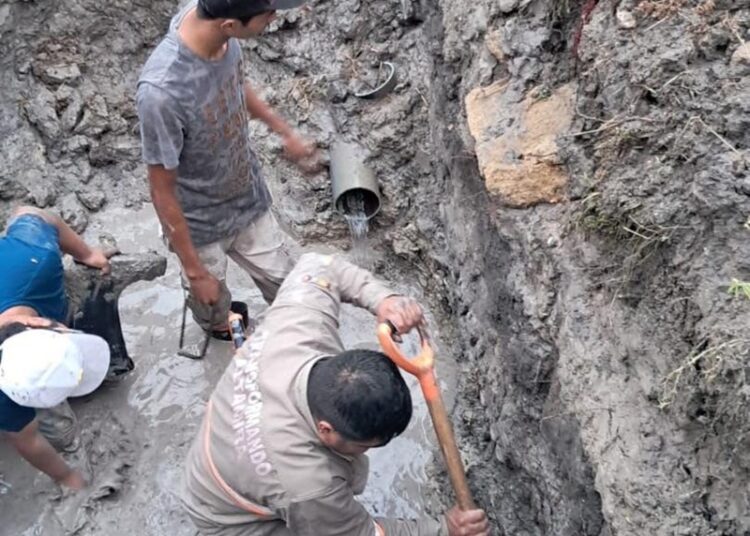 Repara COMAPA Altamira líneas de conducción y fugas de agua en diferentes sectores