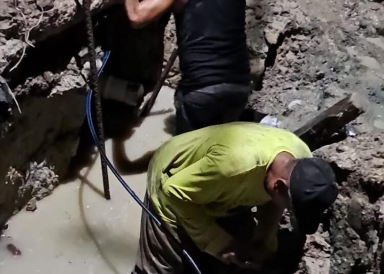 Repara COMAPA Altamira líneas de conducción y fugas de agua en diferentes sectores