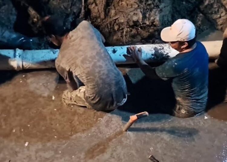 Repara COMAPA Altamira líneas de conducción y fugas de agua en diferentes sectores