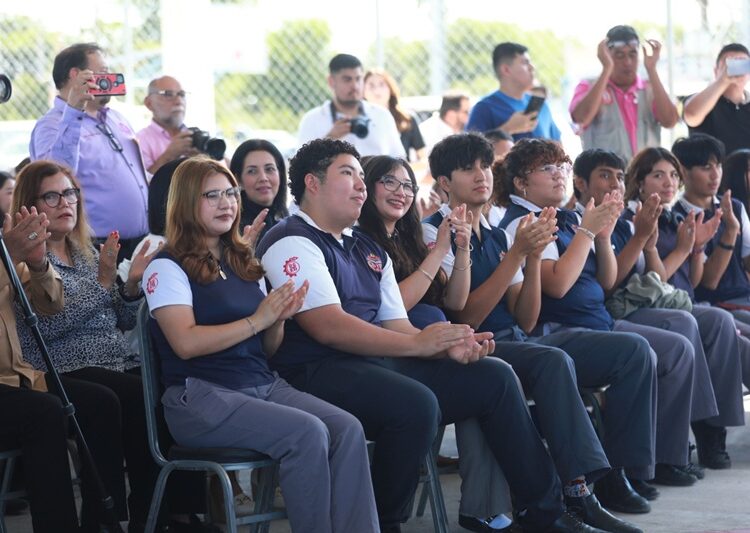 Transforma Carmen Lilia infraestructura educativa en la Preparatoria CBTIS 137