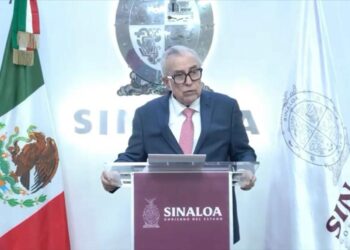 ¡Solicita Rocha Moya licencia en Sinaloa!