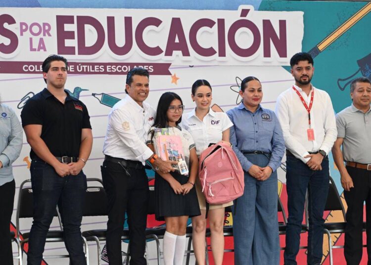 Entregan Lucy y Lalo 3 mil kits escolares de la campaña «Pasos por la Educación».
