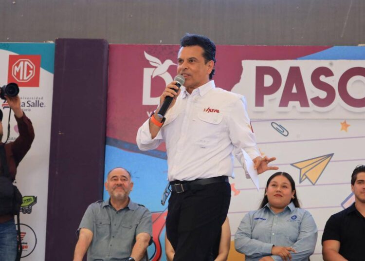 Entregan Lucy y Lalo 3 mil kits escolares de la campaña «Pasos por la Educación».