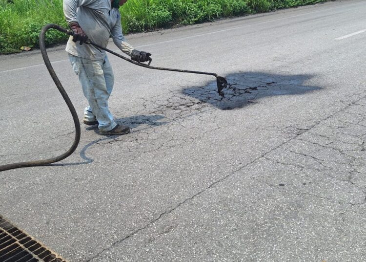 Rehabilita Armando Martínez corredor urbano tras recientes lluvias