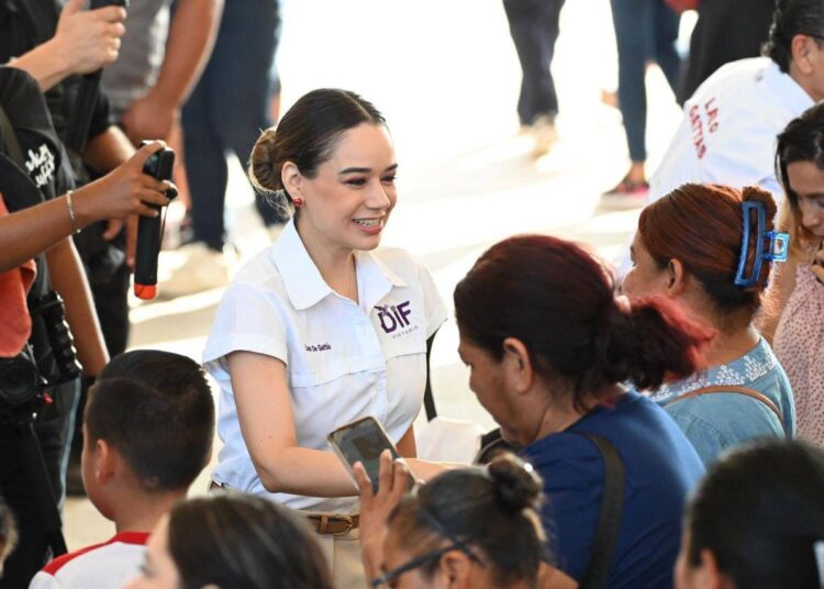 Entregan Lucy y Lalo 3 mil kits escolares de la campaña «Pasos por la Educación».