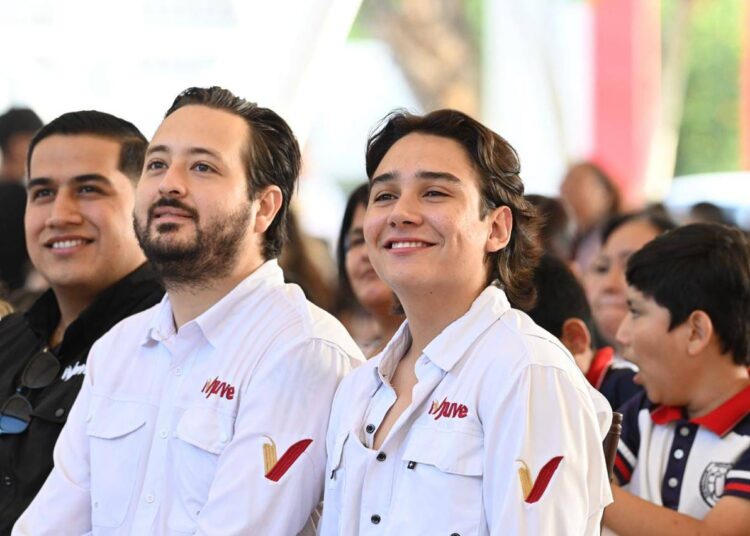 Entregan Lucy y Lalo 3 mil kits escolares de la campaña «Pasos por la Educación».