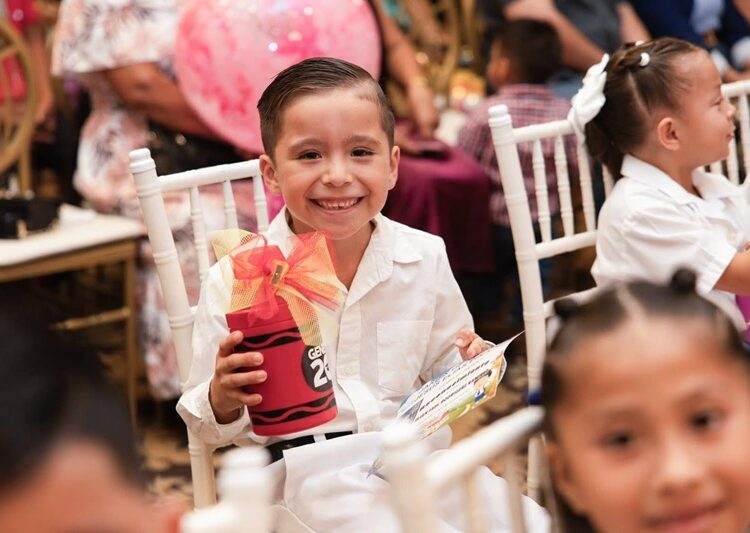 Acompaña Ana Ariceaga de Granados a graduados del Jardín de Niños “Jesús Elías Piña”