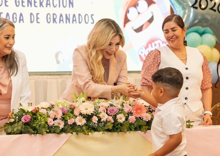 Acompaña Ana Ariceaga de Granados a graduados del Jardín de Niños “Jesús Elías Piña”