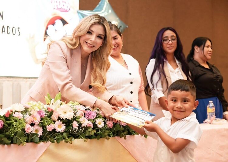 Acompaña Ana Ariceaga de Granados a graduados del Jardín de Niños “Jesús Elías Piña”