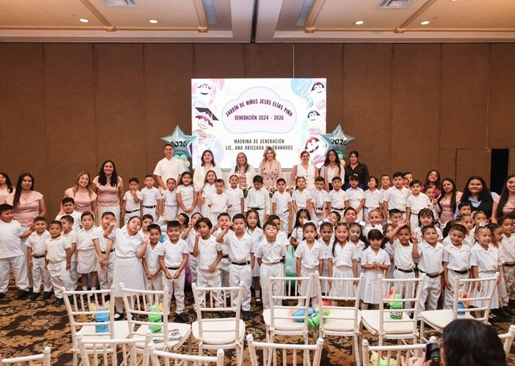 Acompaña Ana Ariceaga de Granados a graduados del Jardín de Niños “Jesús Elías Piña”