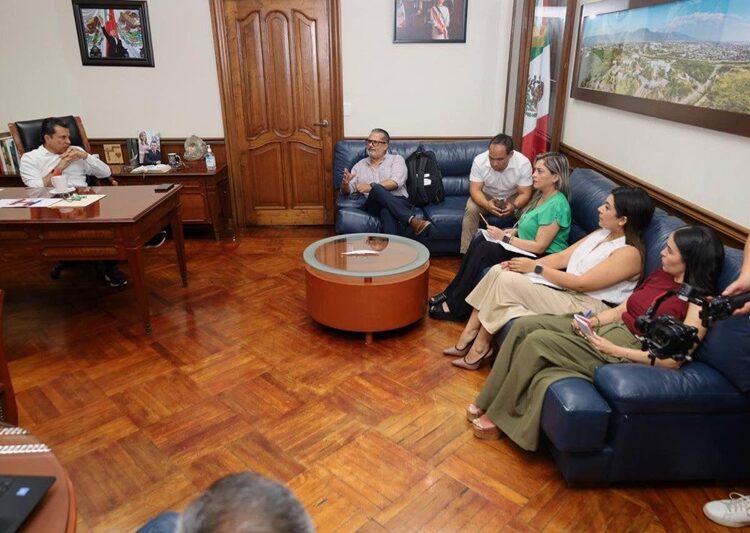 Alcalde Lalo Gattás evalúa y refuerza estrategia de recolección y limpieza en Victoria