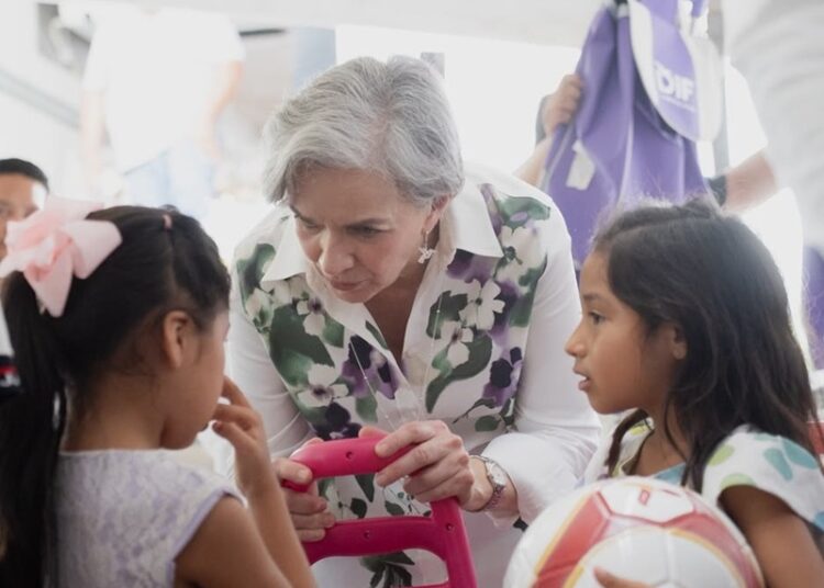 Américo y María de Villarreal llevan atención integral a las familias de Nuevo Morelos