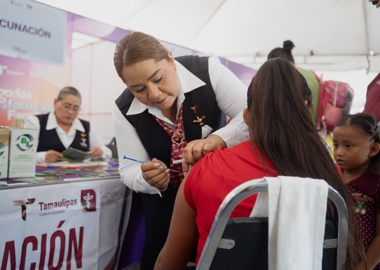 Américo y María de Villarreal llevan atención integral a las familias de Nuevo Morelos