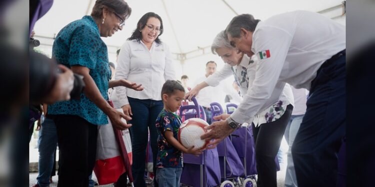 Américo y María de Villarreal llevan atención integral a las familias de Nuevo Morelos